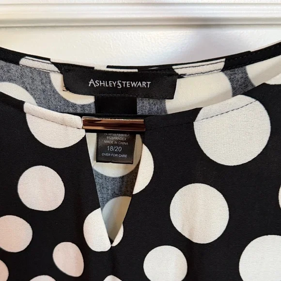 Ashley Stewart Black and White Polka Dot Blouse Bell Sleeve sz 18/20 - Picture 2 of 5
